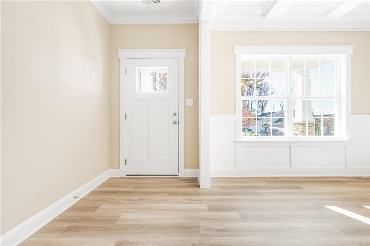 https://assets.windsorhomes.us/img/OWL_lot4_Bailey_B_5993_Elk Ridge_Dr_foyer.jpg